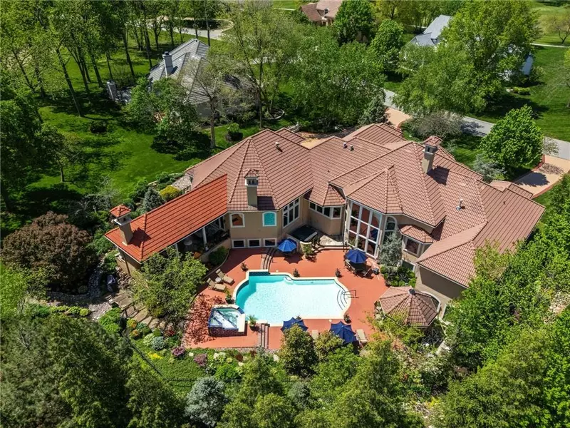 16811 Grace DR, Loch Lloyd, MO 64012