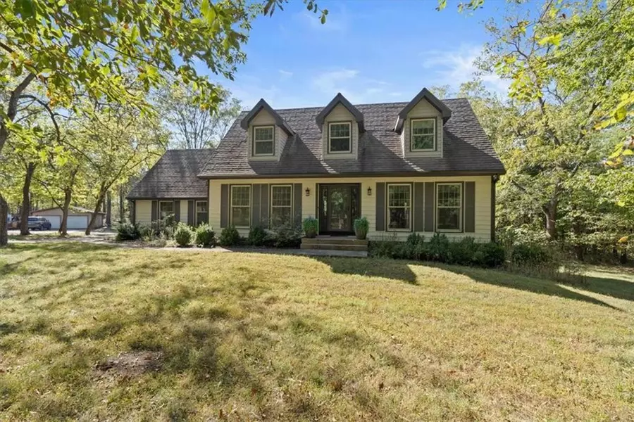 7447 Black Oak CIR, Stilwell, KS 66085