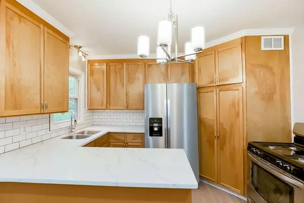 Olathe, KS 66061,1008 E Fredrickson DR