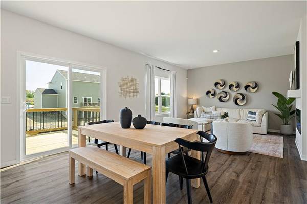 11016 East Ridge CT, Peculiar, MO 64078