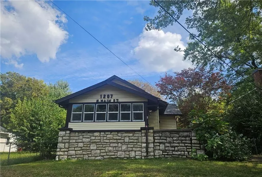 1207 N Main ST, Independence, MO 64050