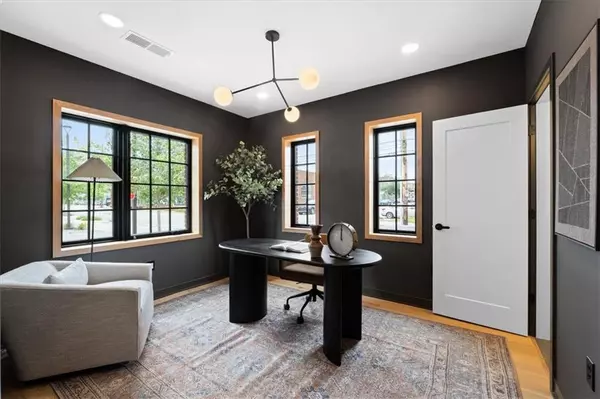 Kansas City, MO 64108,1903 Locust ST