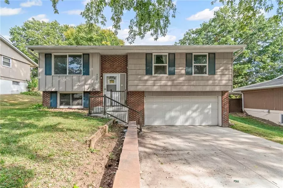 2209 Park AVE, St Joseph, MO 64503