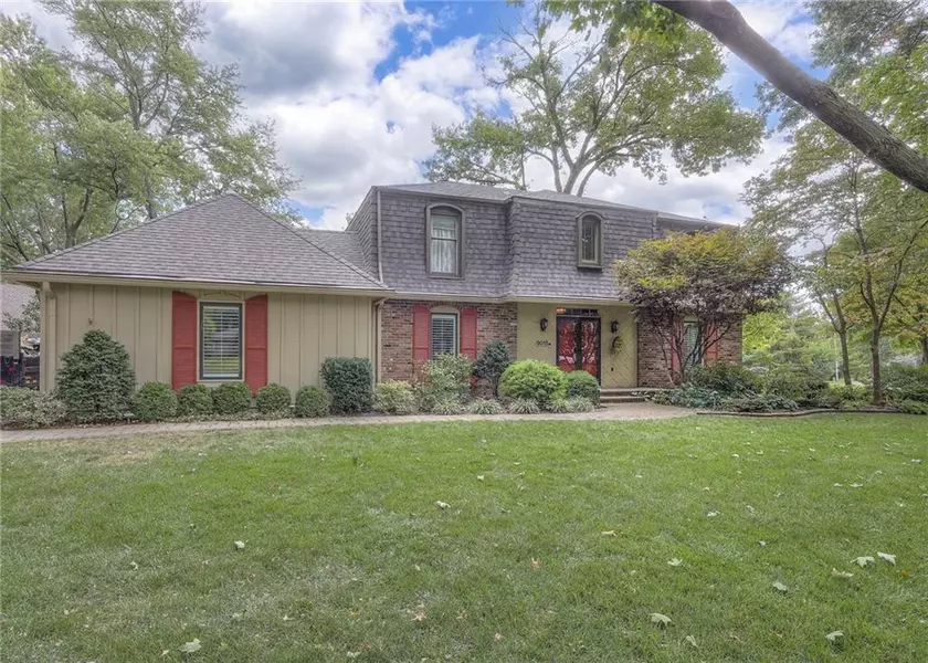 9015 Outlook DR, Overland Park, KS 66207