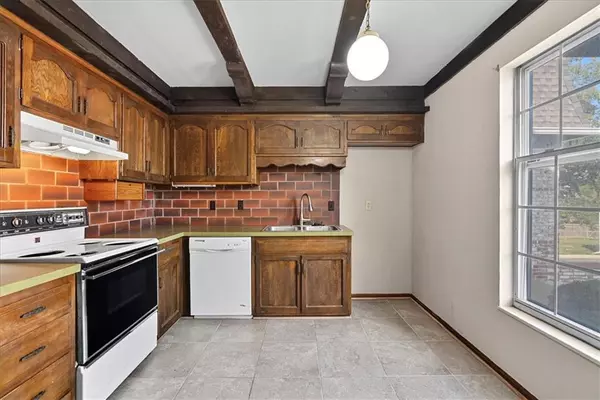 Mission, KS 66202,5729 Metcalf CT