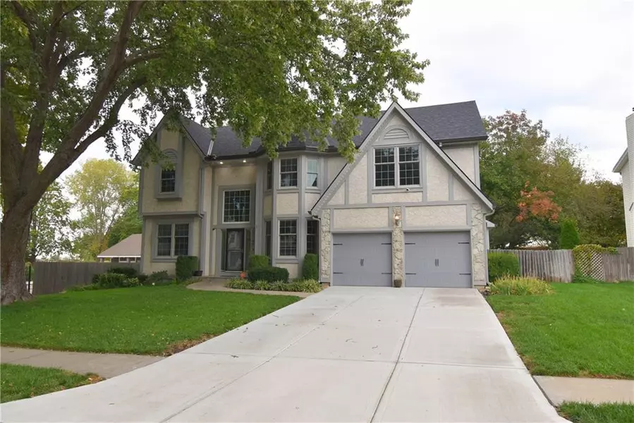 13745 S Blackfoot DR, Olathe, KS 66062