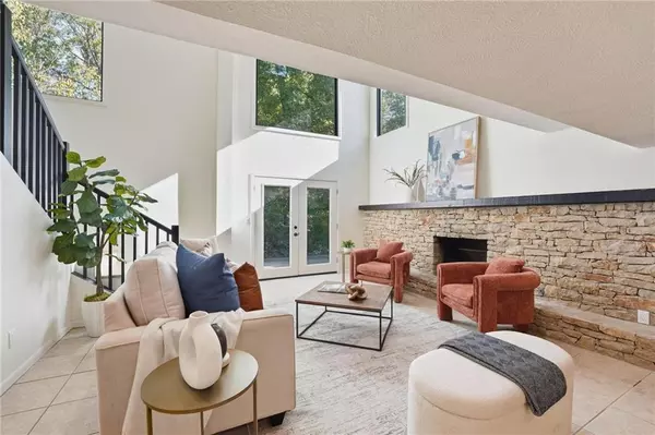 527 Lancelot DR, Liberty, MO 64068