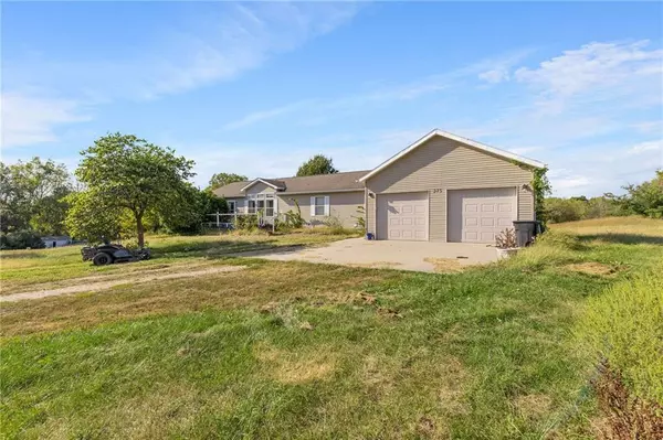 Warrensburg, MO 64093,215 NW 415 RD