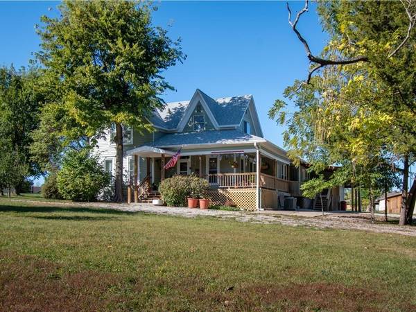 516 W 8th ST, Cameron, MO 64429