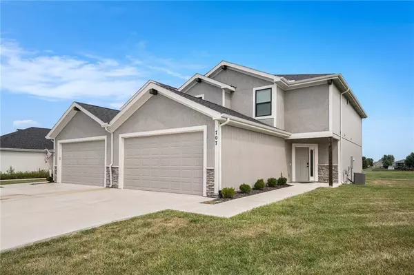 707 Ridge DR, Smithville, MO 64089
