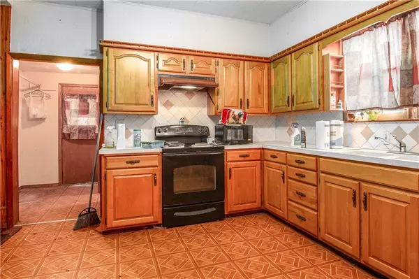 Chanute, KS 66720,407 W 3rd ST