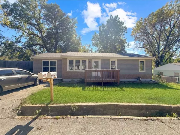 1749 Sinnott CIR, Independence, MO 64050