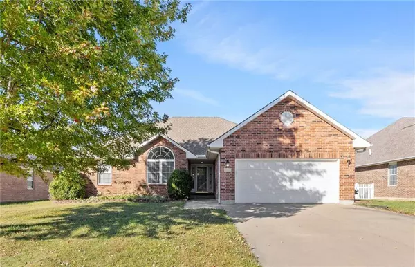 404 E College ST, Odessa, MO 64076