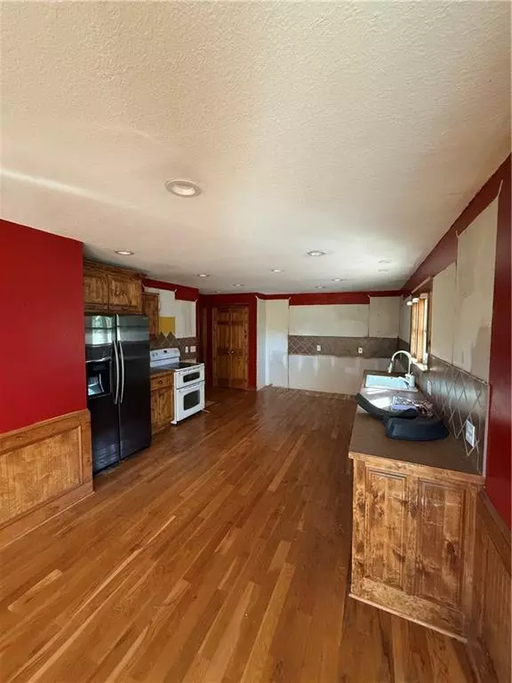 Holt, MO 64048,17017 NE 180th ST