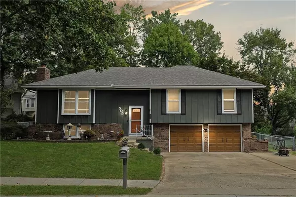 Blue Springs, MO 64014,505 Gingerbread LN