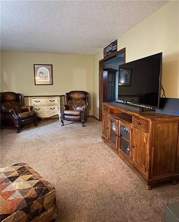 Blue Springs, MO 64014,505 Gingerbread LN