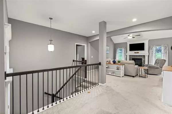 Liberty, MO 64068,1020 Poplar LN