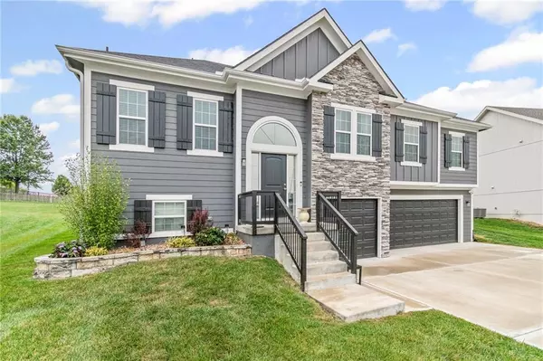 Liberty, MO 64068,1020 Poplar LN