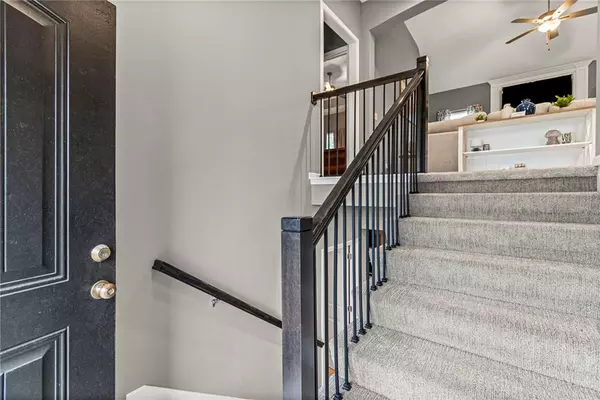 Liberty, MO 64068,1020 Poplar LN