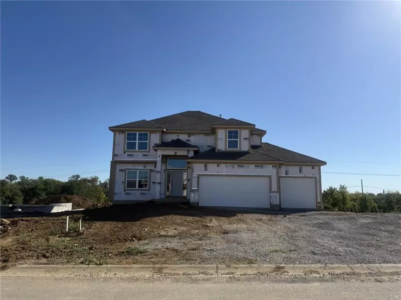 9007 N Poplar AVE, Kansas City, MO 64156