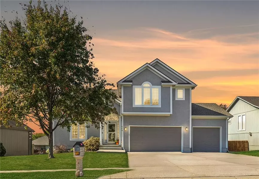 904 Crestridge DR, Kearney, MO 64060