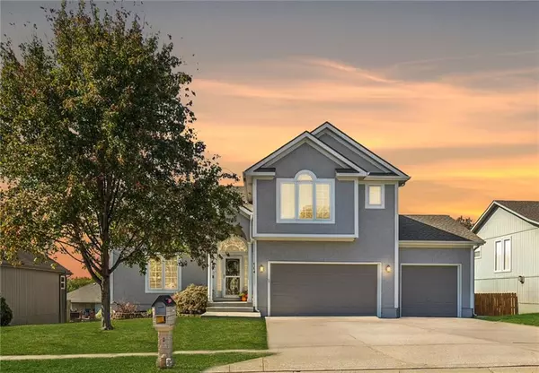 904 Crestridge DR, Kearney, MO 64060