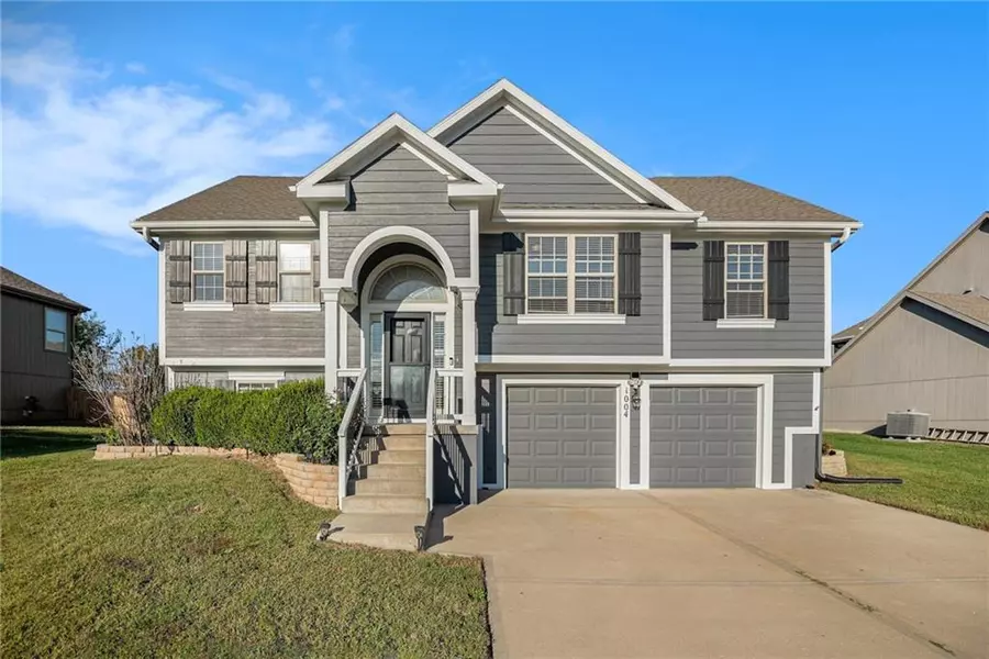 1004 W 10th AVE, Kearney, MO 64060