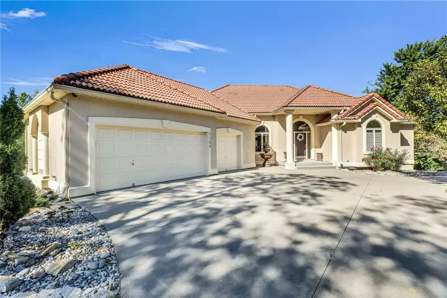 4305 Willow Place CT, Blue Springs, MO 64014