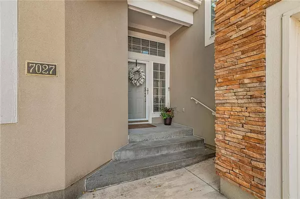 Overland Park, KS 66213,7027 W 129th PL