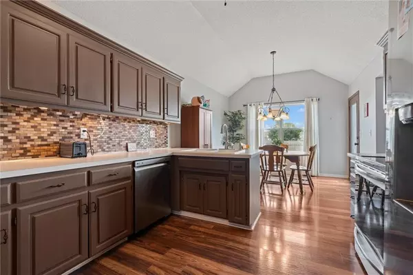 960 E Pumpkin Ridge ST, Gardner, KS 66030