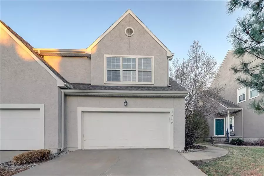 9207 Boehm DR, Lenexa, KS 66219