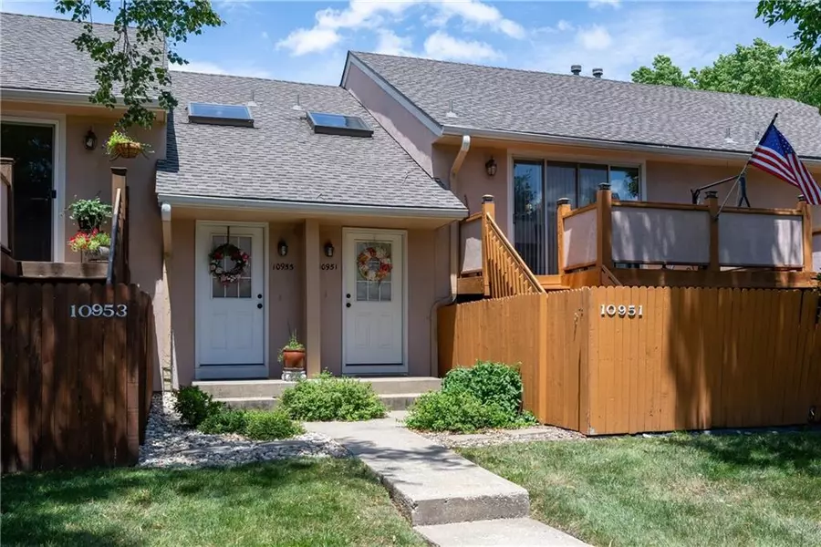 10951 Gillette ST, Overland Park, KS 66210