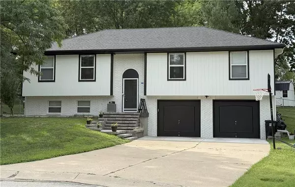 6811 N Orchard ST, Pleasant Valley, MO 64068