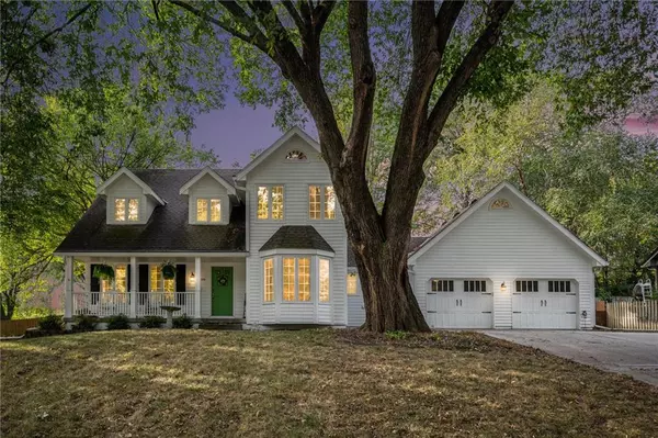 1209 NW HAWK CREEK DR, Blue Springs, MO 64015