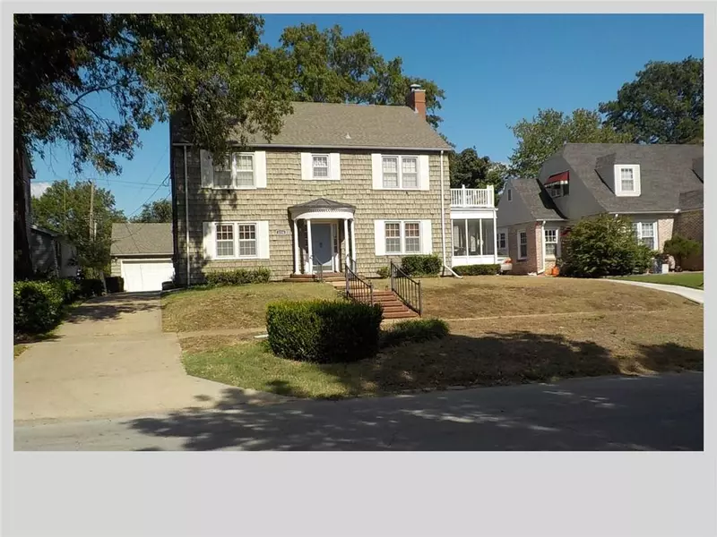 1216 W 4th ST, Coffeyville, KS 67337