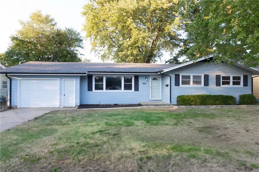 904 E 3rd ST, Cherryvale, KS 67335