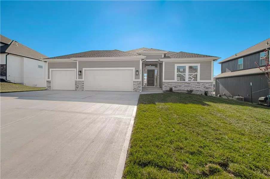 1015 Poplar LN, Liberty, MO 64068