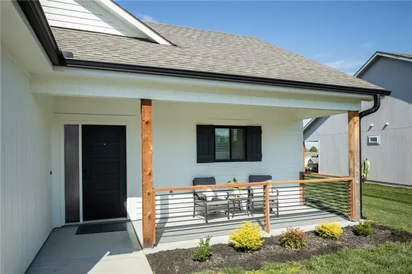 Oak Grove, MO 64075,908 N White Oaks LN