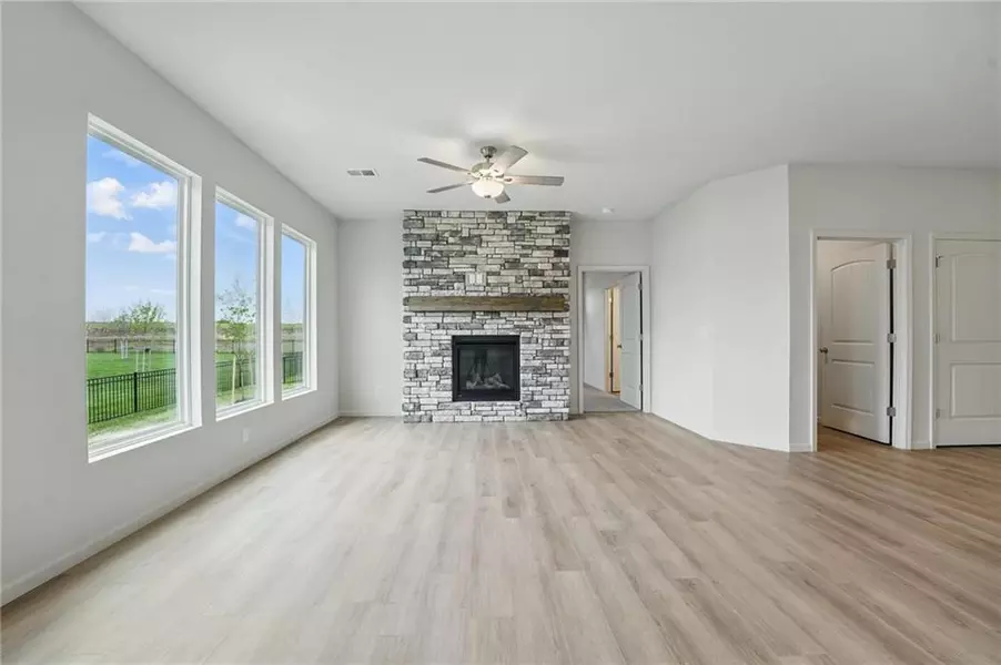 123 NW Mulberry CT, Blue Springs, MO 64014