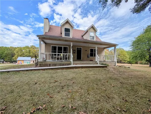 1140 N 100th RD, Baldwin City, KS 66006