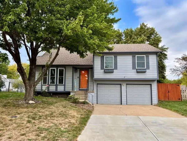 15704 W 126th TER, Olathe, KS 66062