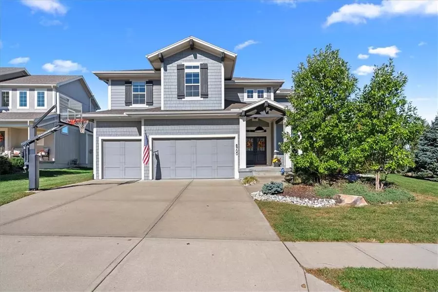 8700 W 166th ST, Overland Park, KS 66085