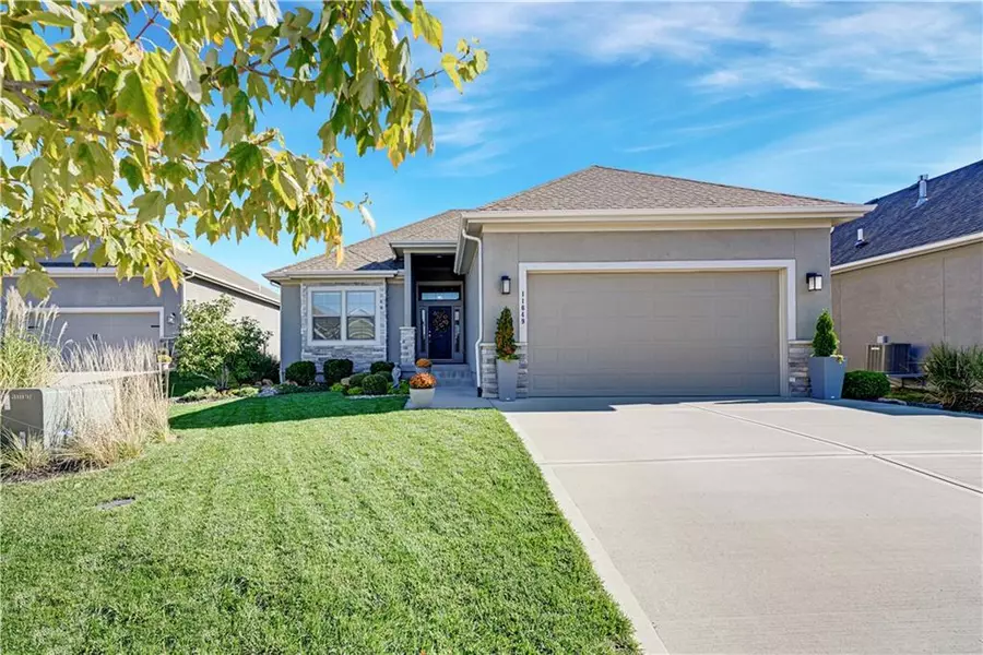 11649 S Deer Run ST, Olathe, KS 66061