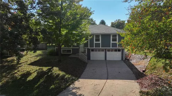 Lee's Summit, MO 64063,332 SE Jackson CT