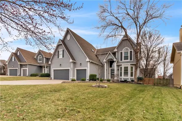 8007 W 131st TER, Overland Park, KS 66213