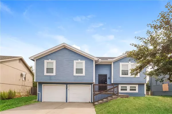 11015 N Lewis AVE, Kansas City, MO 64157