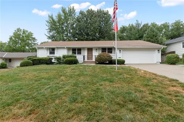 6116 W 85th TER, Overland Park, KS 66207