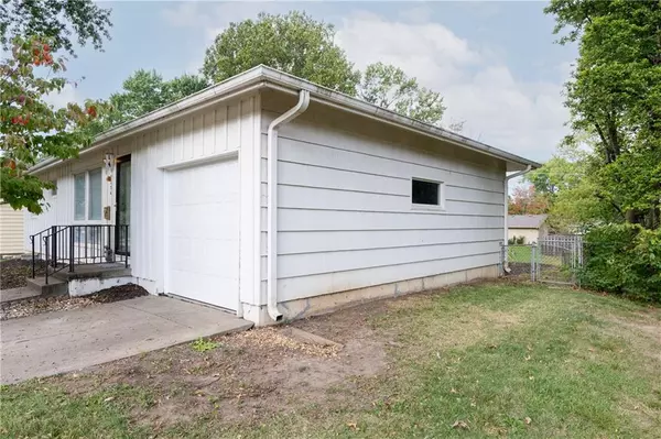 Overland Park, KS 66204,7236 Newton DR