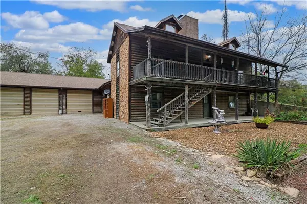 17 NE 465 RD, Warrensburg, MO 64093