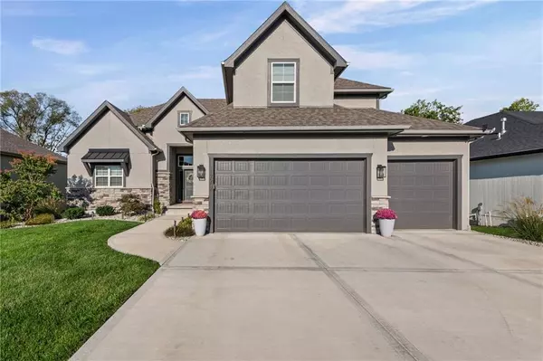 17234 S Hall ST, Olathe, KS 66062
